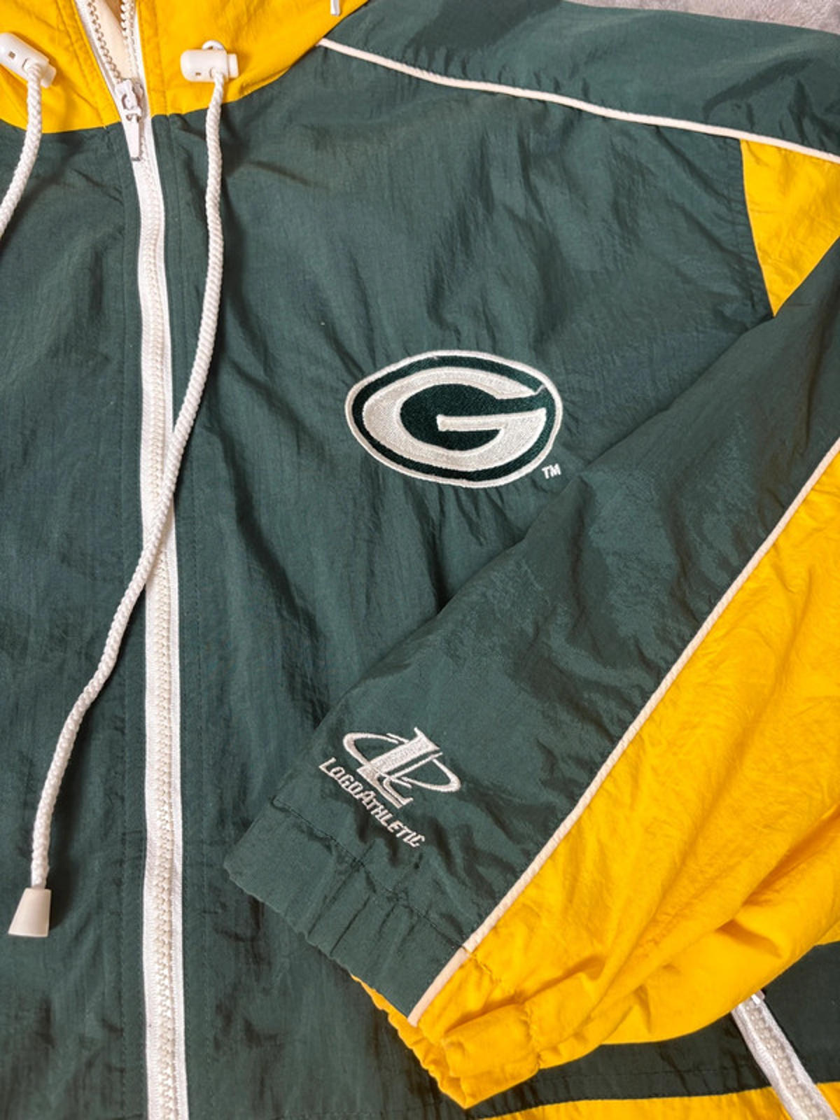 Vintage NFL Green Bay Packers Logo Athletic Hooded Windbreaker Jacket (L) 90s