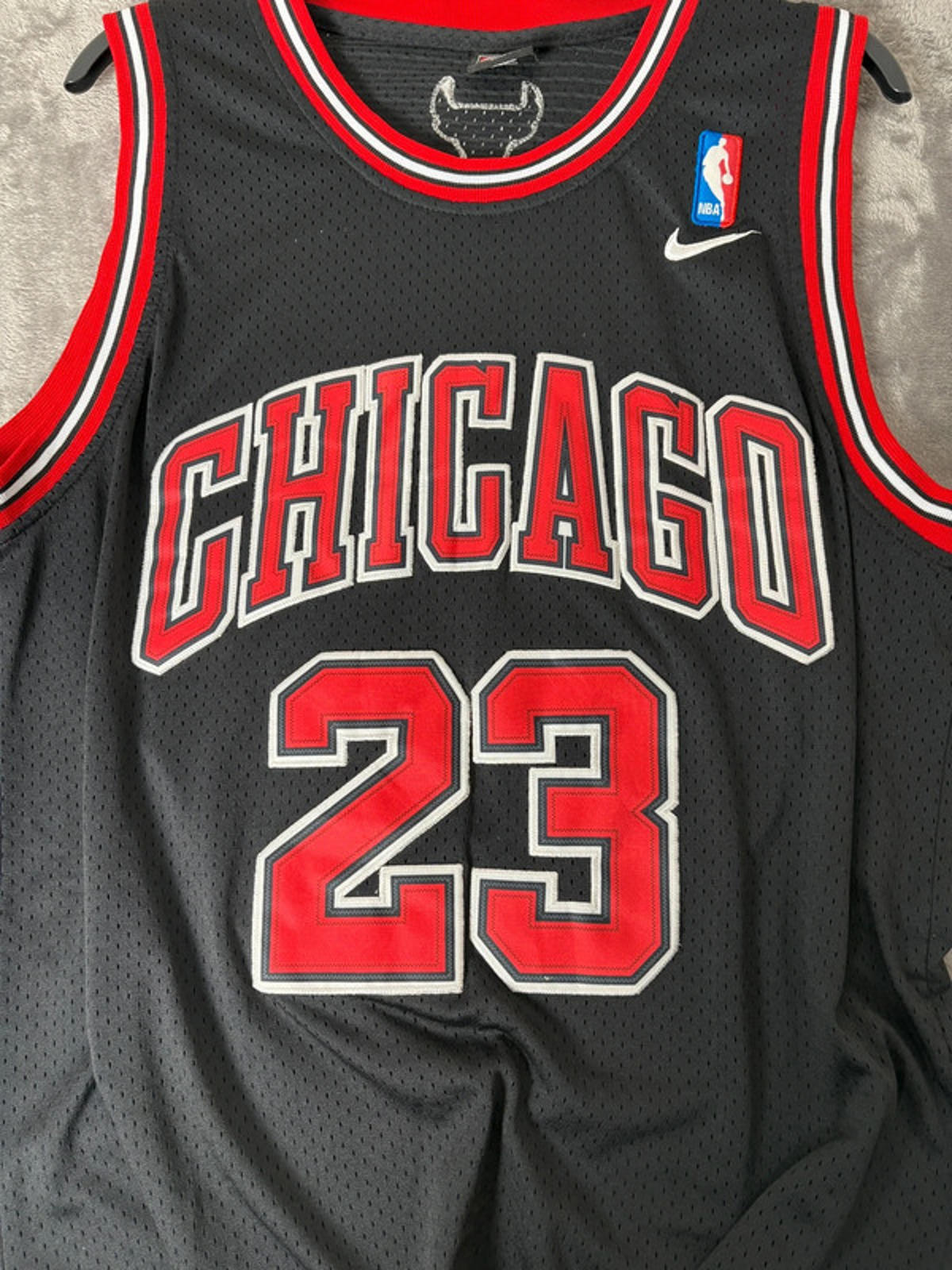Vintage Nike Michael Jordan 23 Chicago Bulls NBA Jersey (M) Black Red 90s