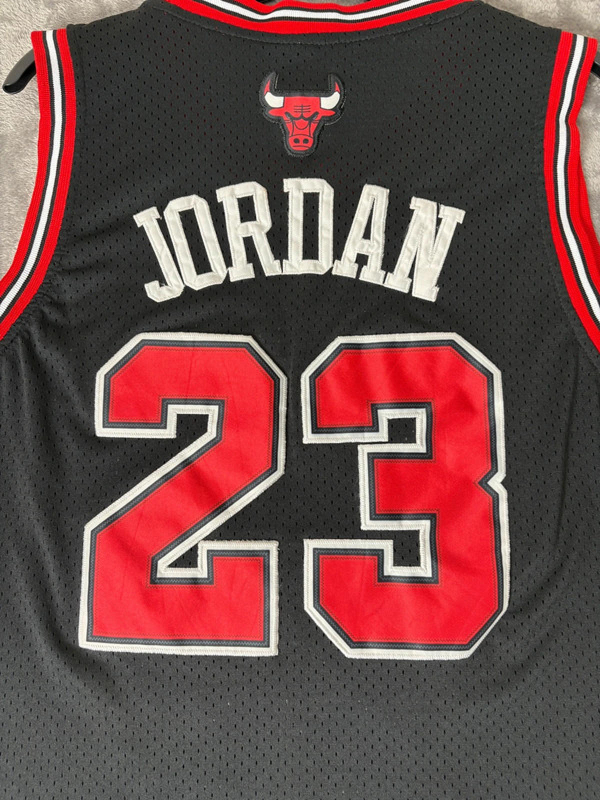 Vintage Nike Michael Jordan 23 Chicago Bulls NBA Jersey (M) Black Red 90s