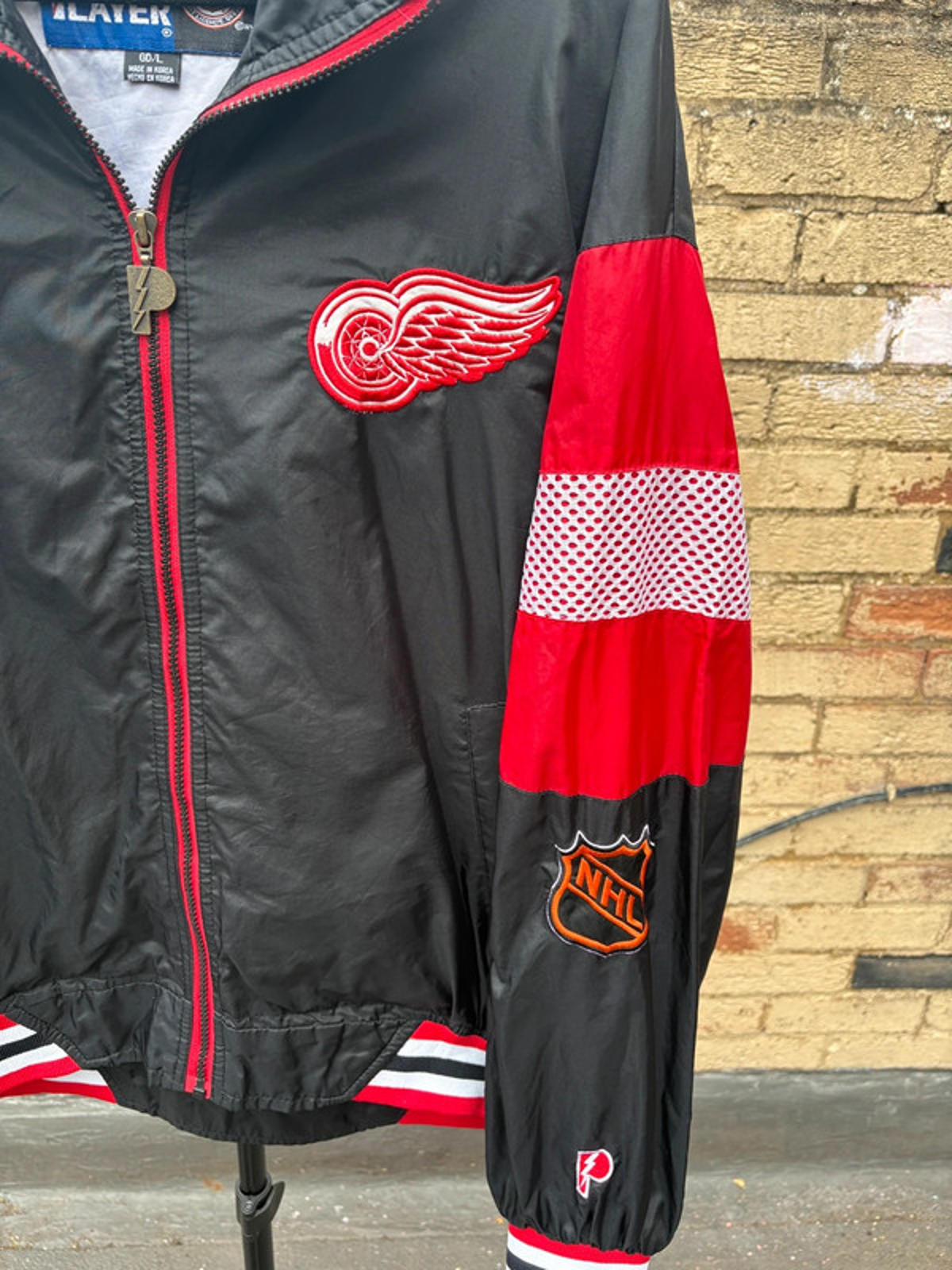 Vintage Pro Player Detroit Red Wings NHL Jacket (L) Black Red Embroidered 90s
