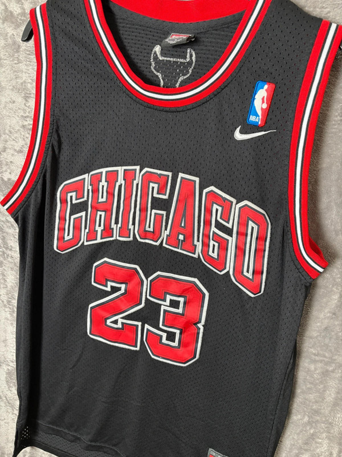 Vintage Nike Michael Jordan 23 Chicago Bulls NBA Jersey (M) Black Red 90s