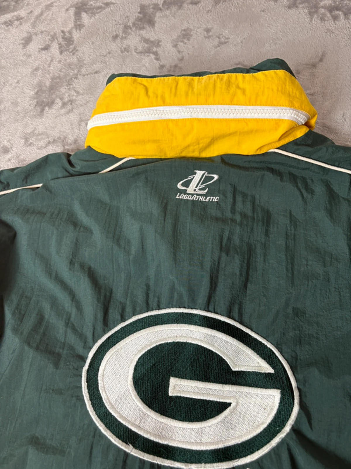Vintage NFL Green Bay Packers Logo Athletic Hooded Windbreaker Jacket (L) 90s
