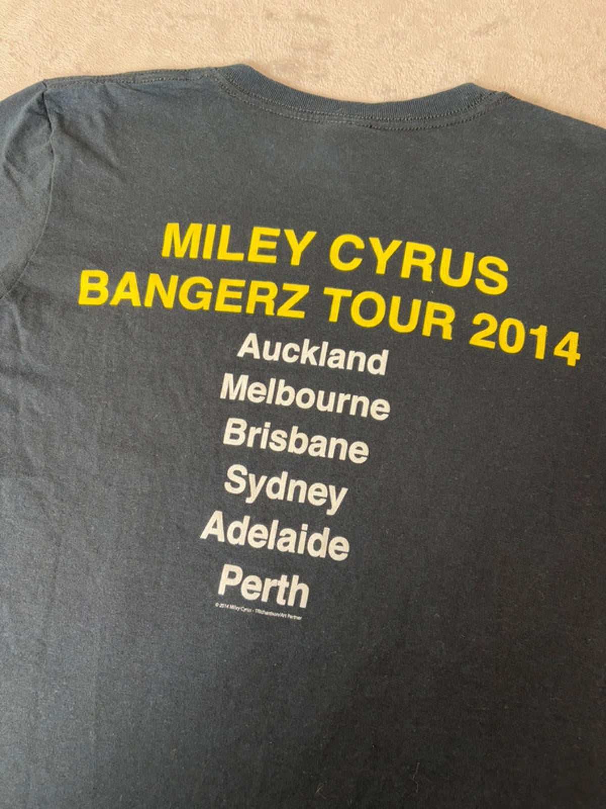 Miley Cyrus Bangerz Tour 2014 T-Shirt – Size S – Black – Vintage Concert Tee