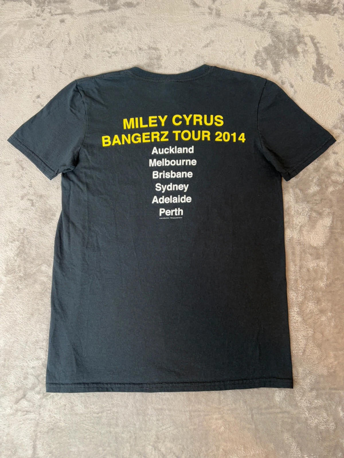 Miley Cyrus Bangerz Tour 2014 T-Shirt – Size S – Black – Vintage Concert Tee