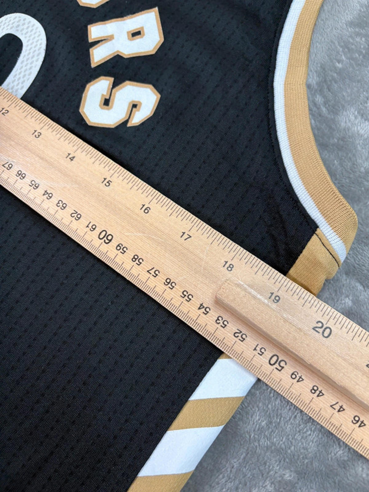 Adidas NBA Toronto Raptors DeRozan 10 Jersey Black/Gold Large Fits S/M