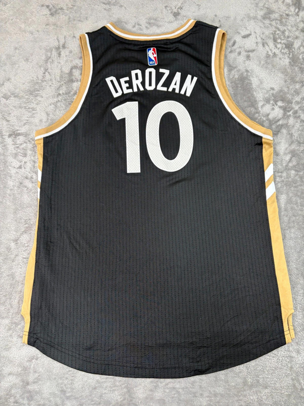 Adidas NBA Toronto Raptors DeRozan 10 Jersey Black/Gold Large Fits S/M